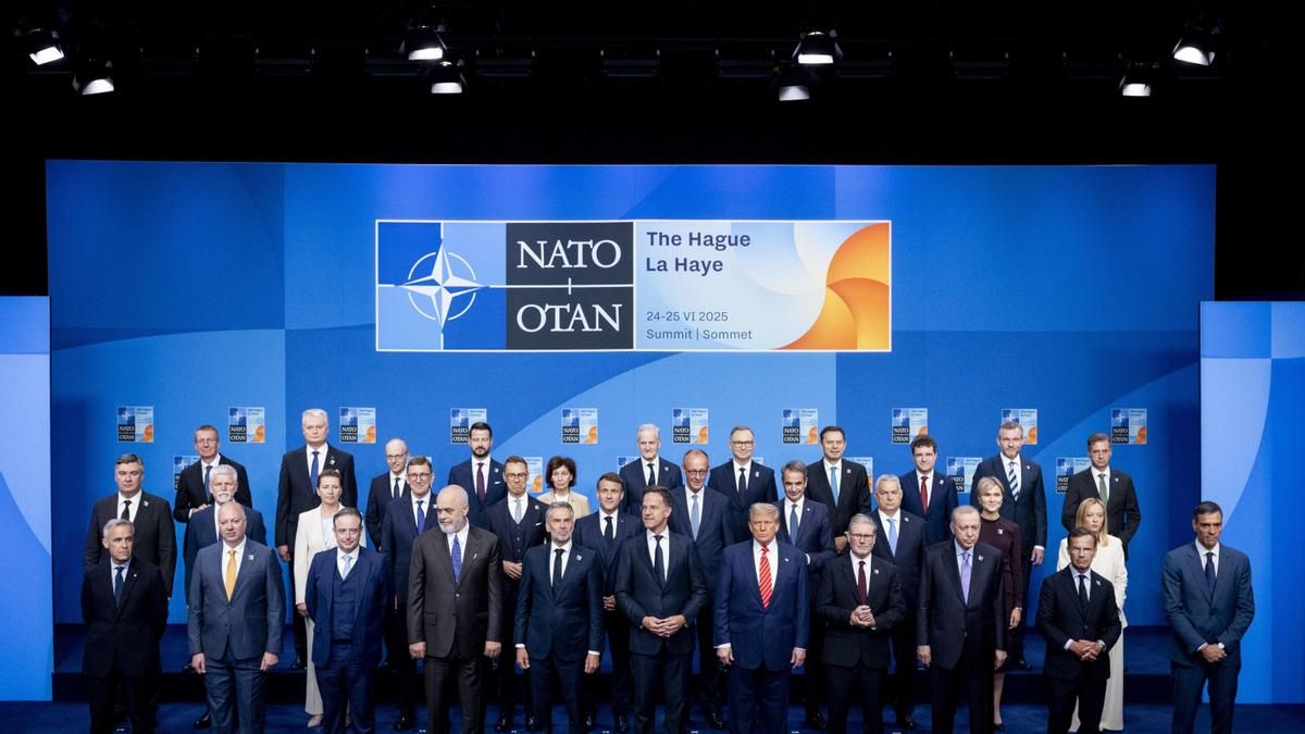 Foto de familia de la reunión de la OTAN en La Haya.