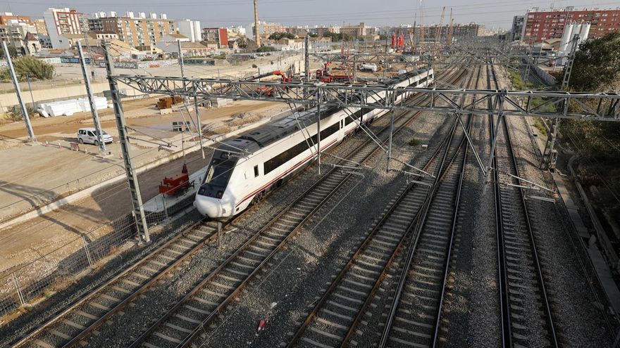 El Corredor Mediterráneo sigue acumulando retrasos: los empresarios valencianos exigen ritmo y fechas