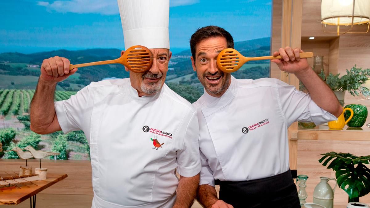 Karlos Arguiñano y Joseba Arguiñano, en su 'Cocina abierta'