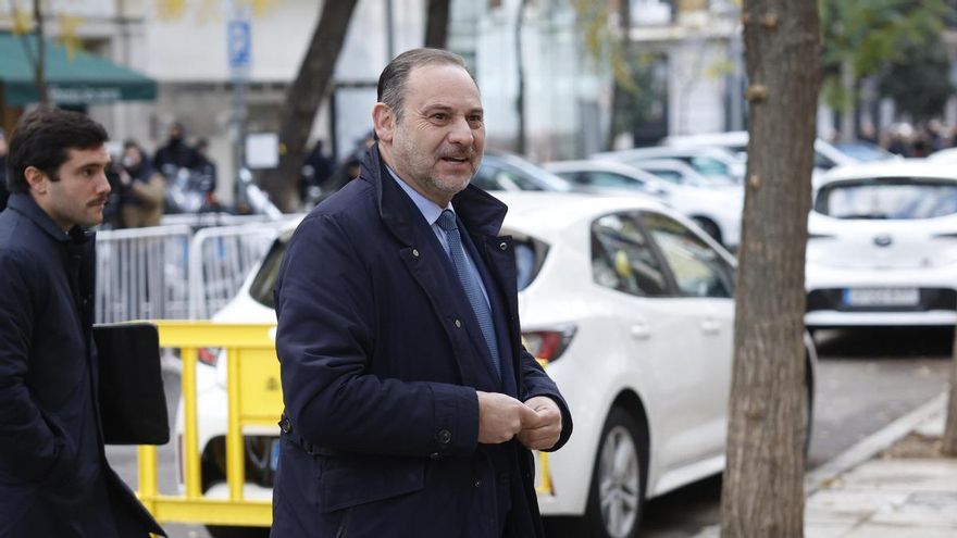 El exministro de Transportes José Luis Ábalos en una de sus comparecencias ante el magistrado del Tribunal Supremo Leopoldo Puente.