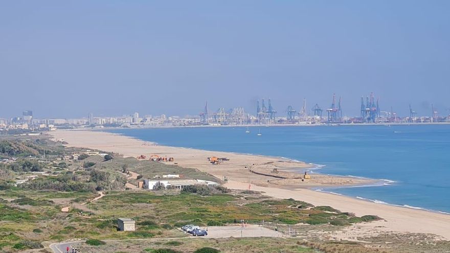 El Gobierno ya ha regenerado el 45% de las playas del Parque Natural de la Albufera dañadas por el Puerto de València