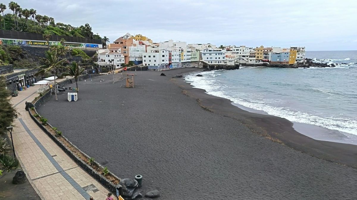 Puerto de la Cruz levanta la prohibición del baño en Playa Jardín tras el cierre por contaminación fecal