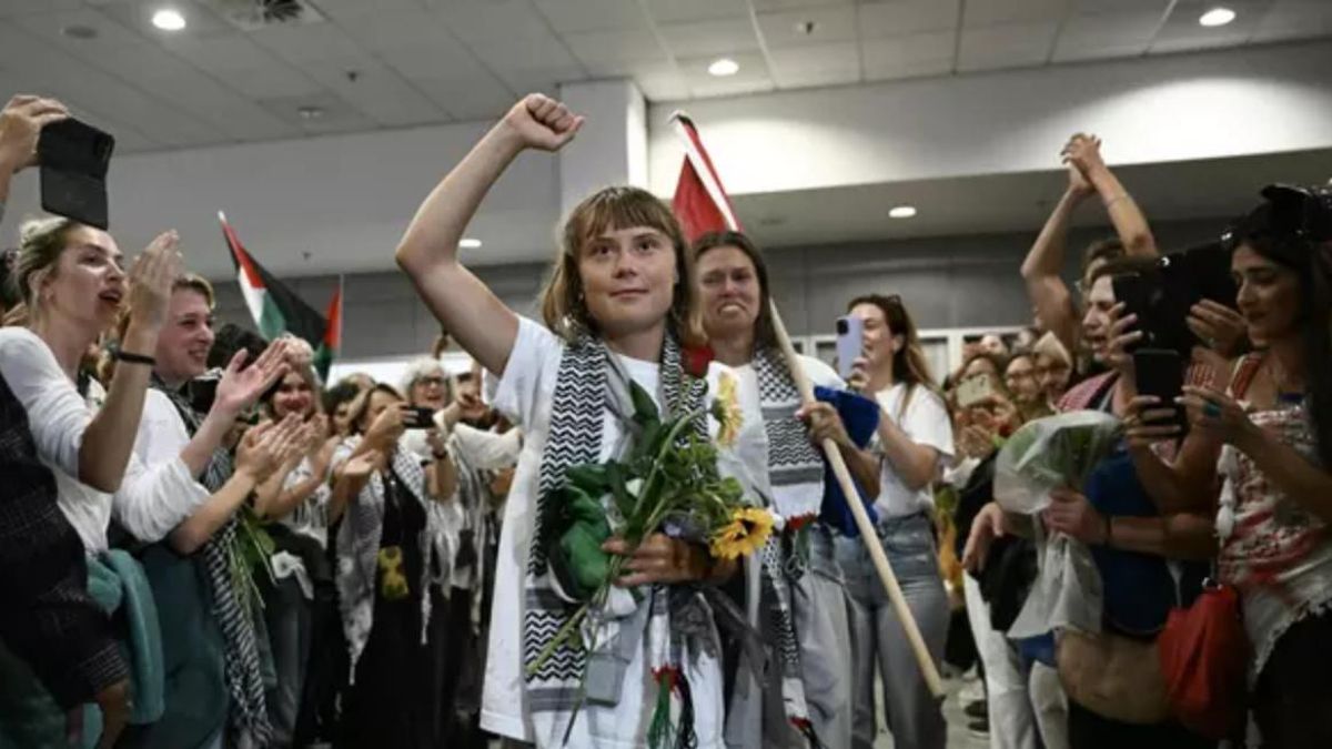 Greta Thunberg y otros 170 miembros de la flotilla llegaron a Europa tras ser deportados por Israel: “Nadie podrá decir que no sabía lo que pasaba”