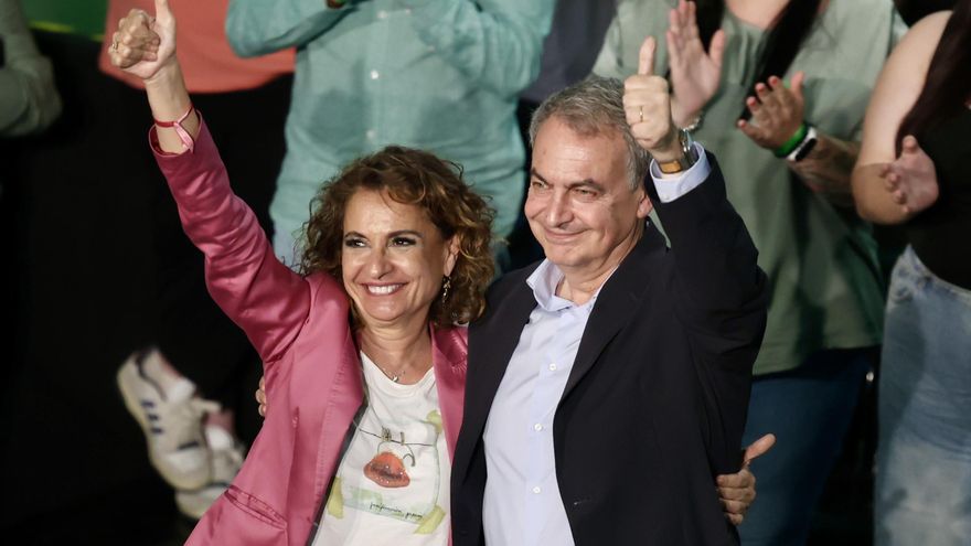 La secretaria general del PSOE-A y candidata a la Presidencia de la Junta, María Jesús Montero (i), en un acto público junto al expresidente del Gobierno José Luis Rodríguez Zapatero (d. A 14 de mayo de 2026, en Cádiz (Foto de archivo).