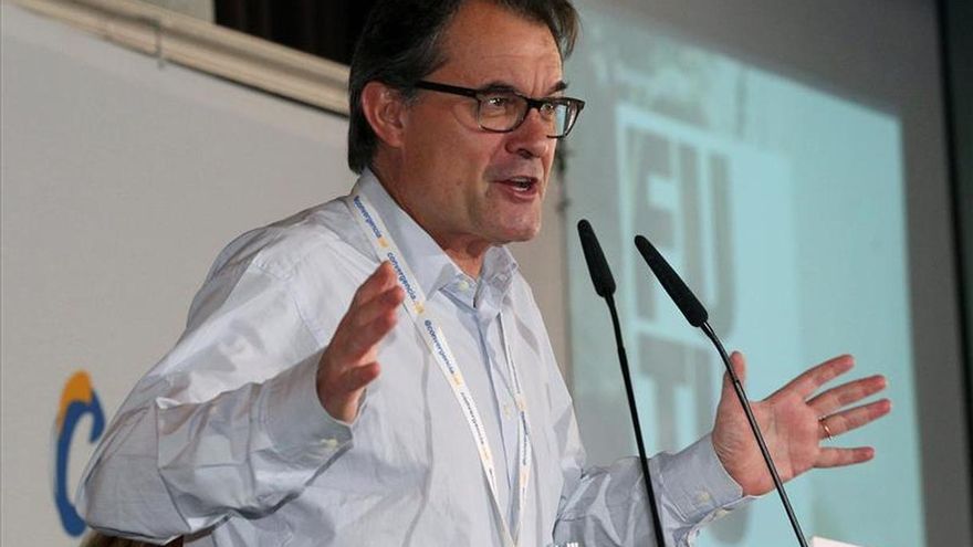 Artur Mas dice que le "preocupa el futuro de Barcelona con Ada Colau"