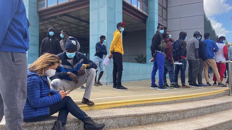 Casi 200 migrantes intentan pedir asilo ante el inminente cierre de dos hoteles de acogida en Gran Canaria