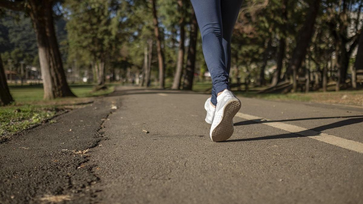 Caminar a intervalos de distintas intensidades proporciona más beneficios para la salud.