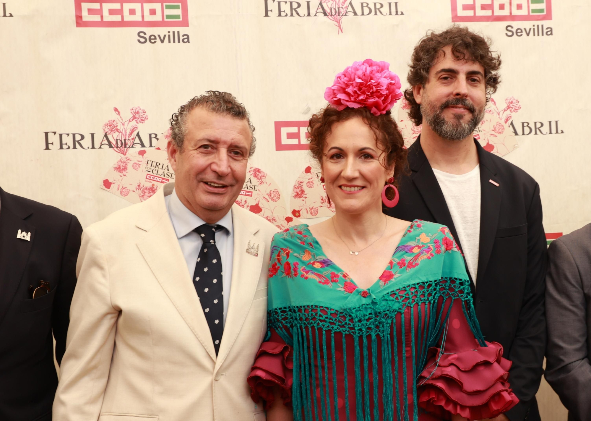 El presidente de la Diputación de Sevilla, Jaiver Fernández, la secretaria general de CCOO Andalucía, Nuria López, y el secretario general de CCOO Sevilla, Carlos Aristu