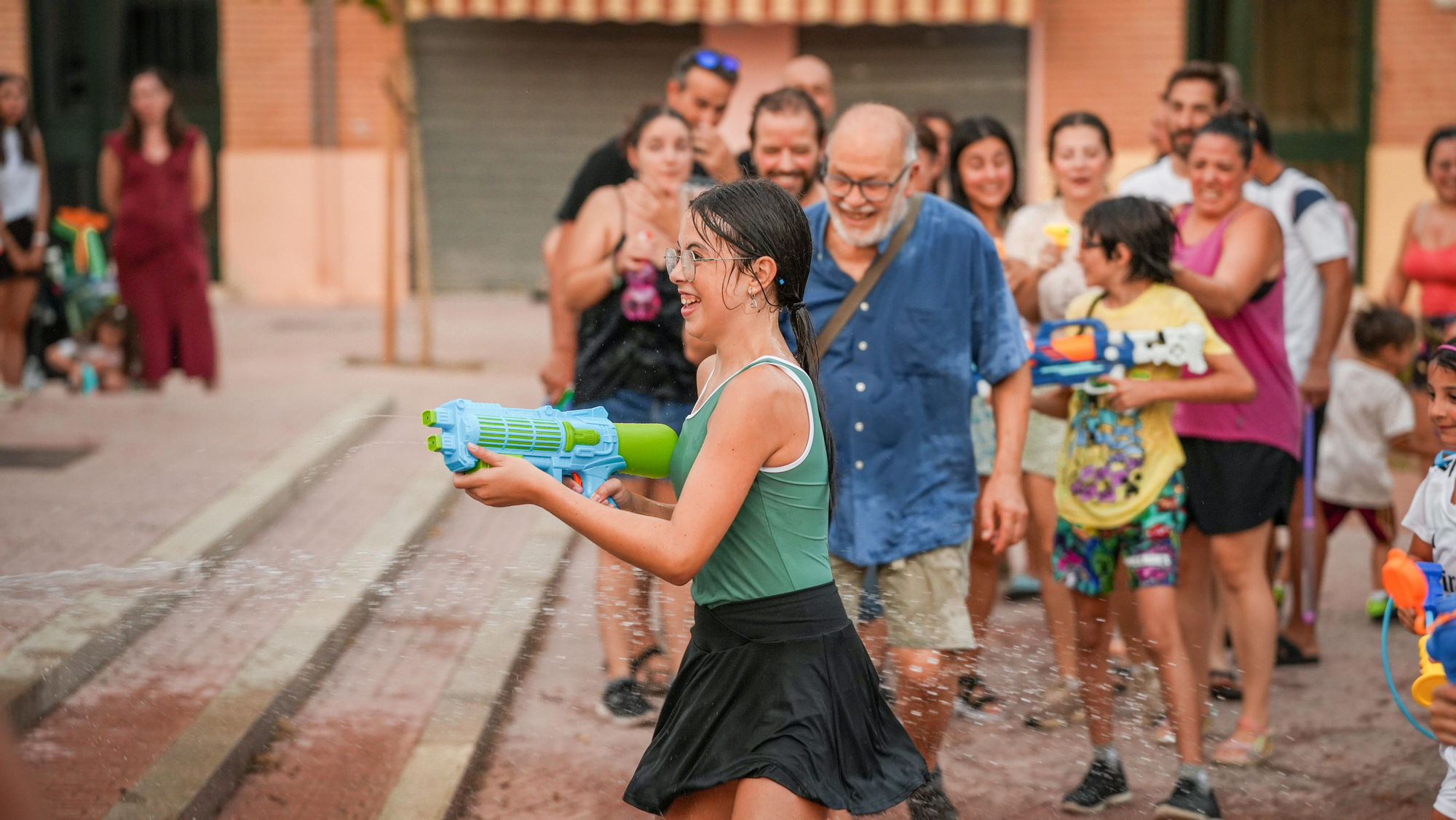 La Asociación Vecinal Diana y Ecologistas en Acción convocan la actividad lúdica 'Flis flas. Fresquitas a fin de mes' frente al calor