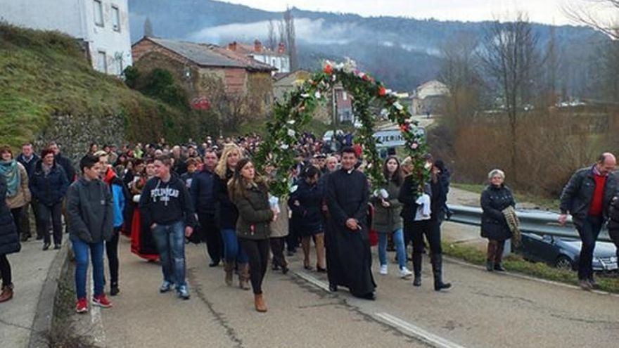 Santos, el último 'cantamisas', en Prioro.