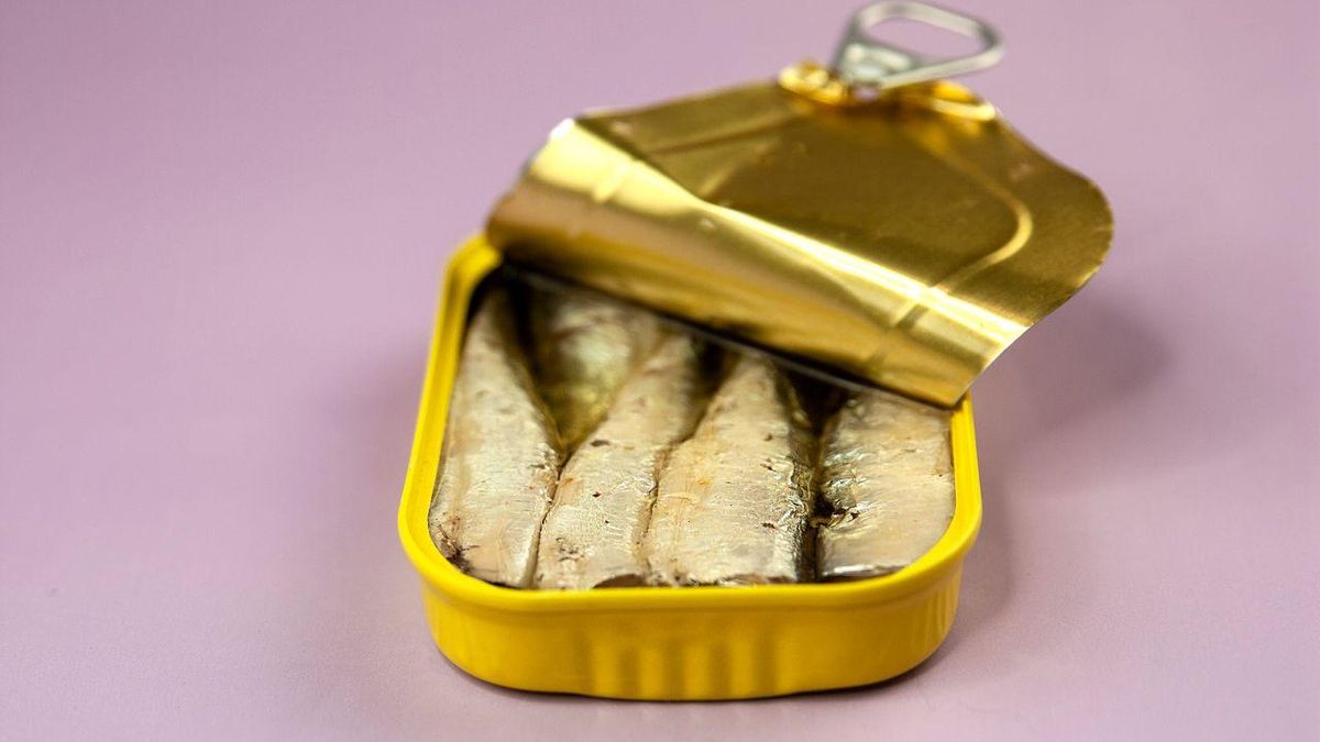 No necesitas sardinas frescas para esta receta, ya que usaremos sardinas de conserva