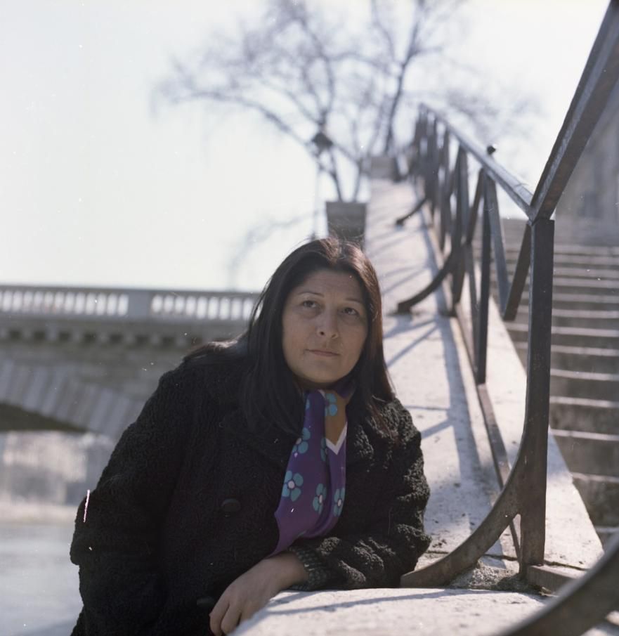 Mercedes Sosa, una mujer en sus cuarenta y pico que quedó viuda y padece la soledad del exilio