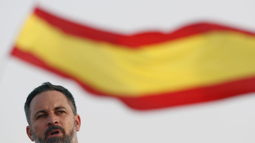 Abascal inunda sus mítines de insultos a Sánchez, Díaz y las ministras de Unidas Podemos