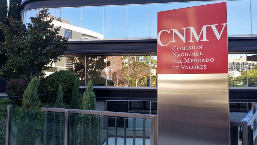 Edificio sede de la Comisión Nacional del Mercado de Valores (CNMV) en Madrid. Logo CNMV