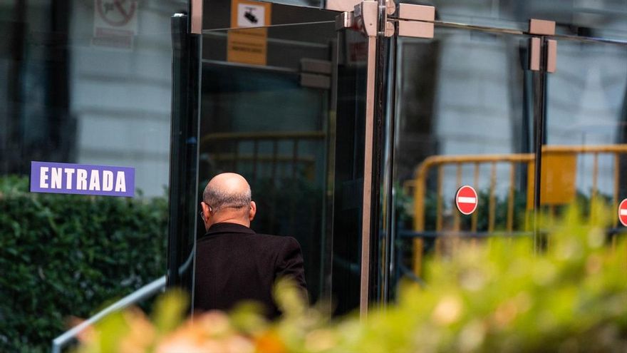 El abogado de Víctor de Aldama, José Antonio Choclán, a su llegada a la Audiencia Nacional, a 21 de noviembre de 2024, en Madrid.
