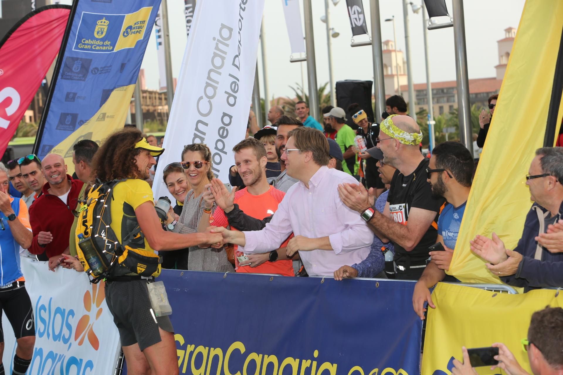 Entrada a meta de Peter Kienzl y Luca Papi. Alejandro Ramos.