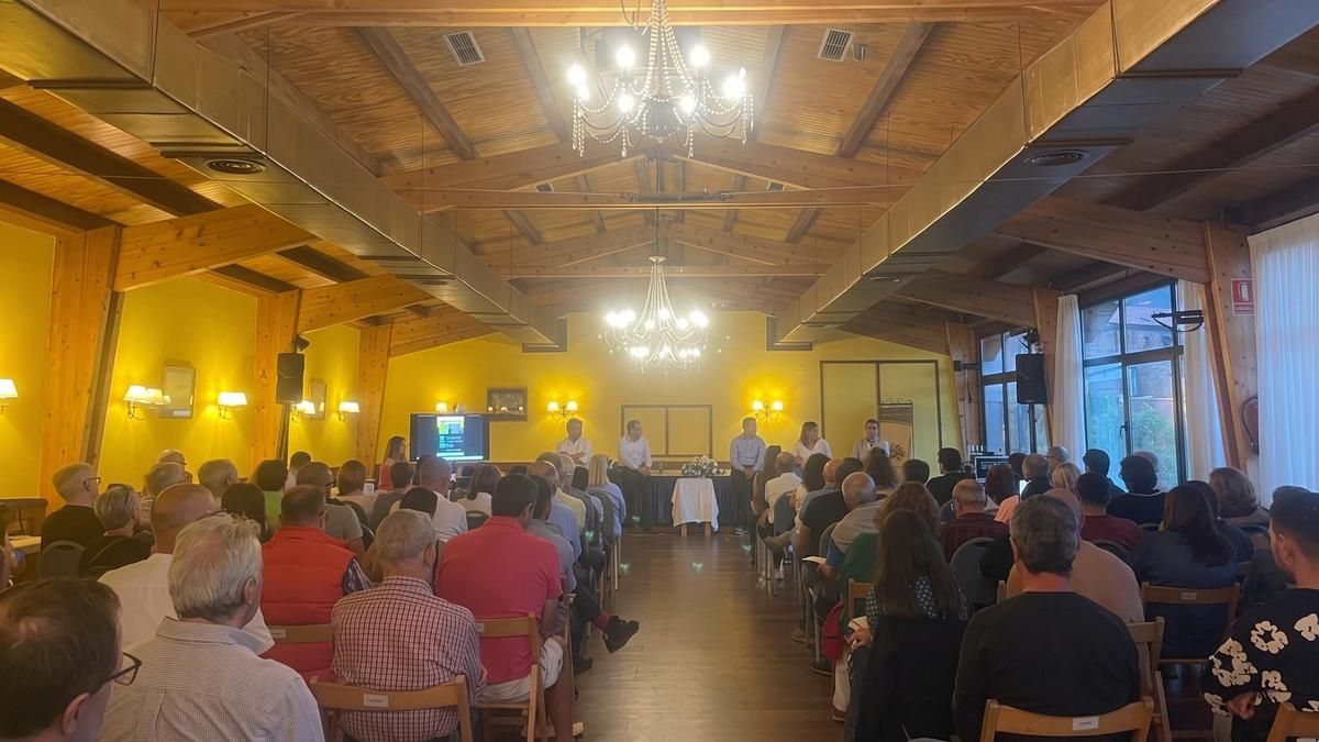 Mucha participación en la jornada 'Energías renovables y desarrollo rural', en Cistierna, sobre la planta de biogás.