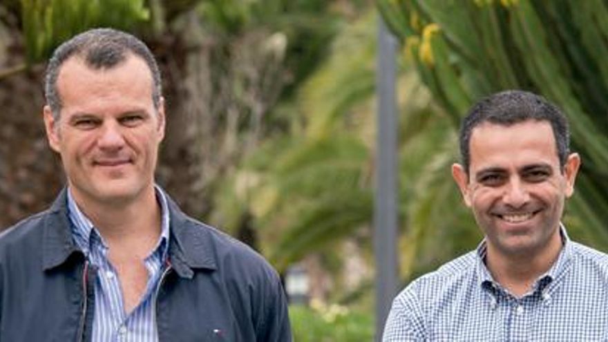 Los profesores Santiago Melián y Jacques Bulchand.