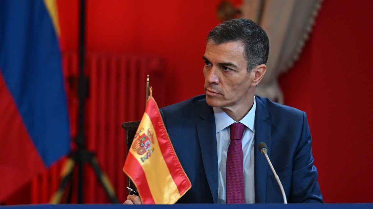 Sánchez se compromete a analizar y revertir los privilegios aprobados por Montoro