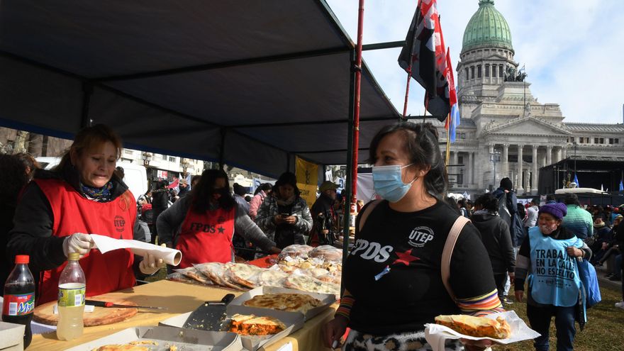 Piqueteros y quinteros, separados pero reunidos en la misma consigna: la guita no alcanza