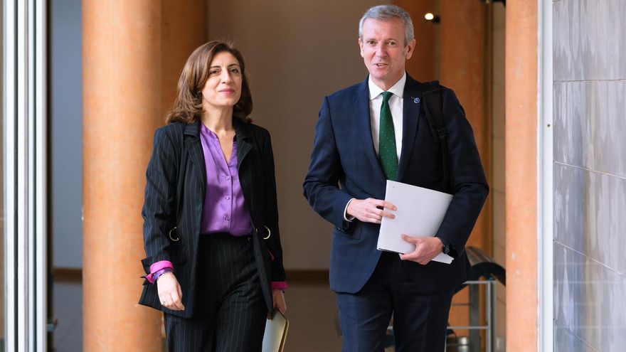 La Xunta asegura que las bolas de plástico que están llegando a la costa gallega "no son tóxicas ni peligrosas"