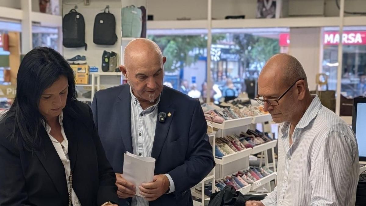 Barakaldo reparte etiquetas para facilitar la actuación de los servicios de emergencia en accidentes de tráfico