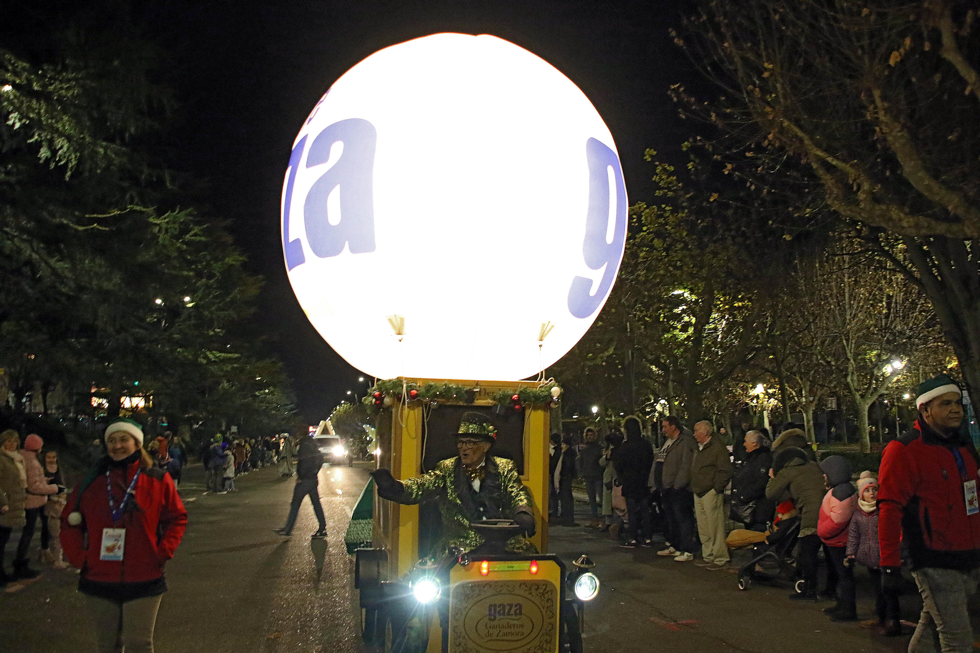 El brillo nocturno de la Cabalgaza en León