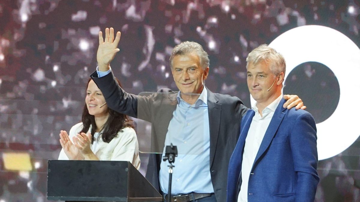 Mauricio Macri junto a Fernando de Andreis y Soledad Martínez