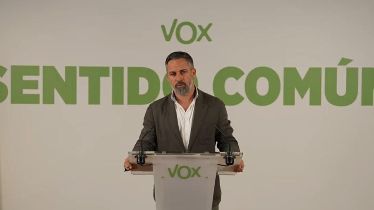 Abascal carga contra Mañueco por sus críticas a Vox cuando según los sondeos necesitará sus votos: "Es del género tonto"
