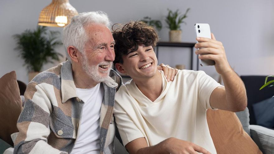 Una psicóloga, sobre lo que aportan los abuelos a la vida de un adolescente: “Son un potente factor protector en el desarrollo emocional”
