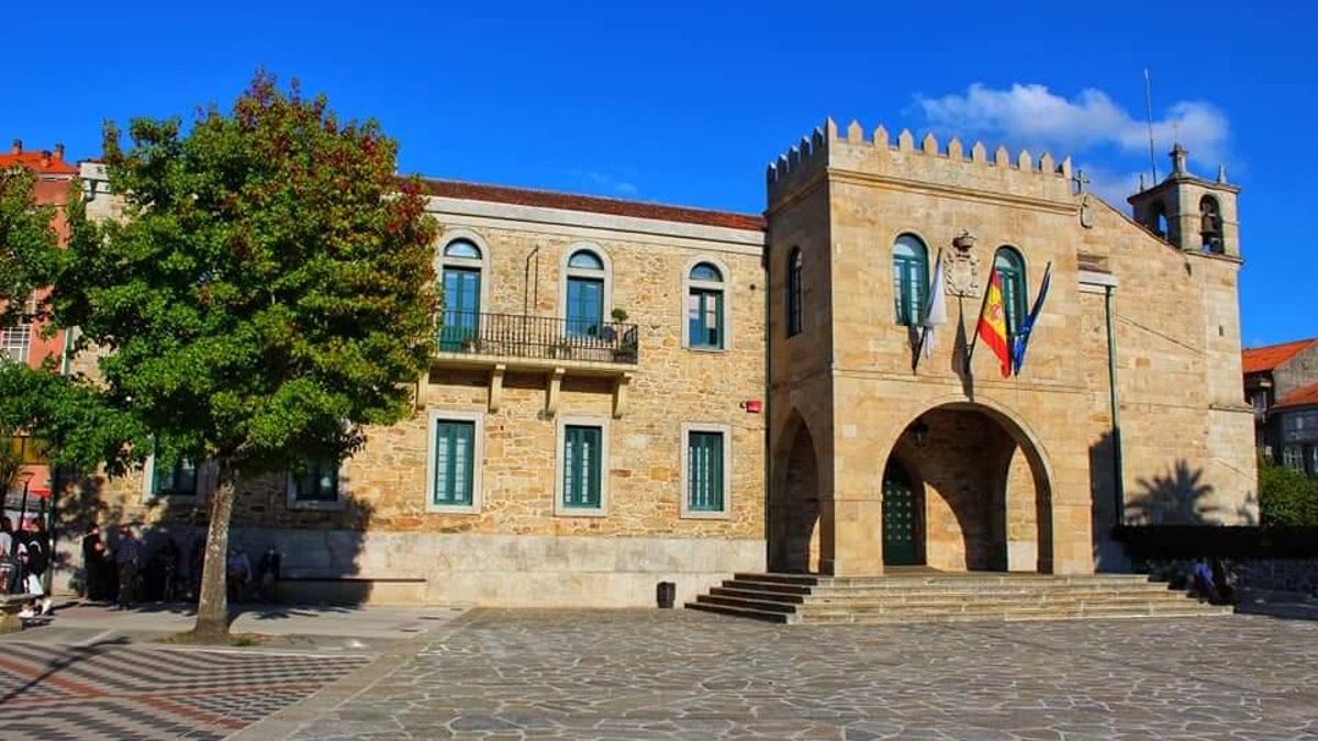 Različni odzivi na politične poteze v Španiji: Junqueras zavrača Rufiánovo listo, medtem ko Sánchez napoveduje predlog proračuna.