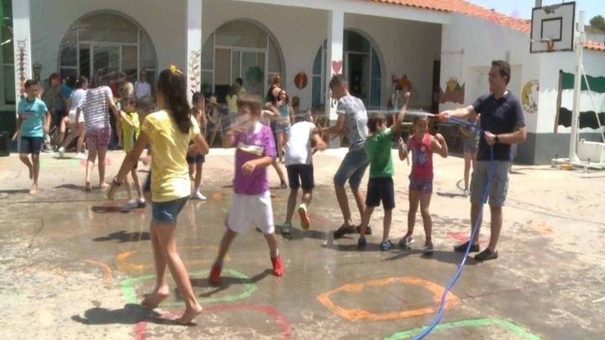 Educación autoriza a los padres a dejar de llevar a los niños al colegio hasta final de curso por el calor
