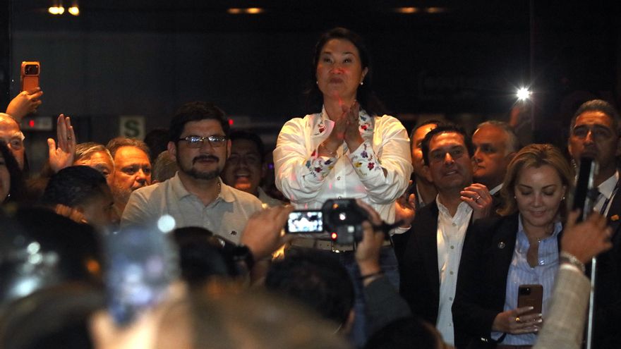 Keiko Fujimori aventaja por la mínima al candidato progresista en Perú con el recuento aún por terminar
