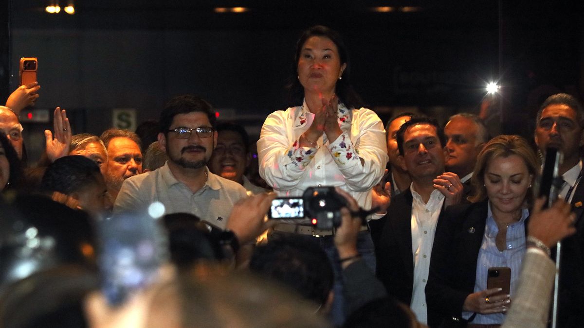 Keiko Fujimori aventaja por la mínima al candidato progresista en Perú con el recuento aún por terminar