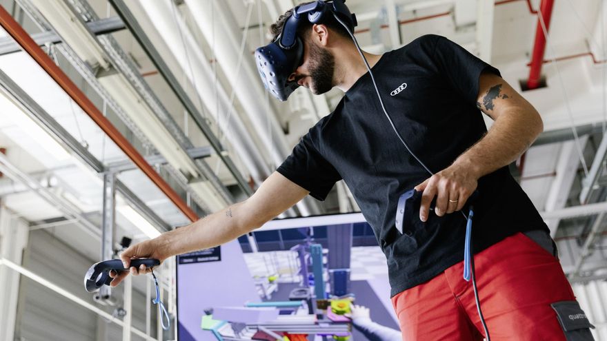 Trabajo virtual en los procedimientos de montaje y procesos logísticos del Audi e-tron GT.