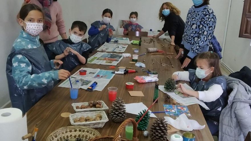 Taller de adornos navideños en Peñalén (Guadalajara)