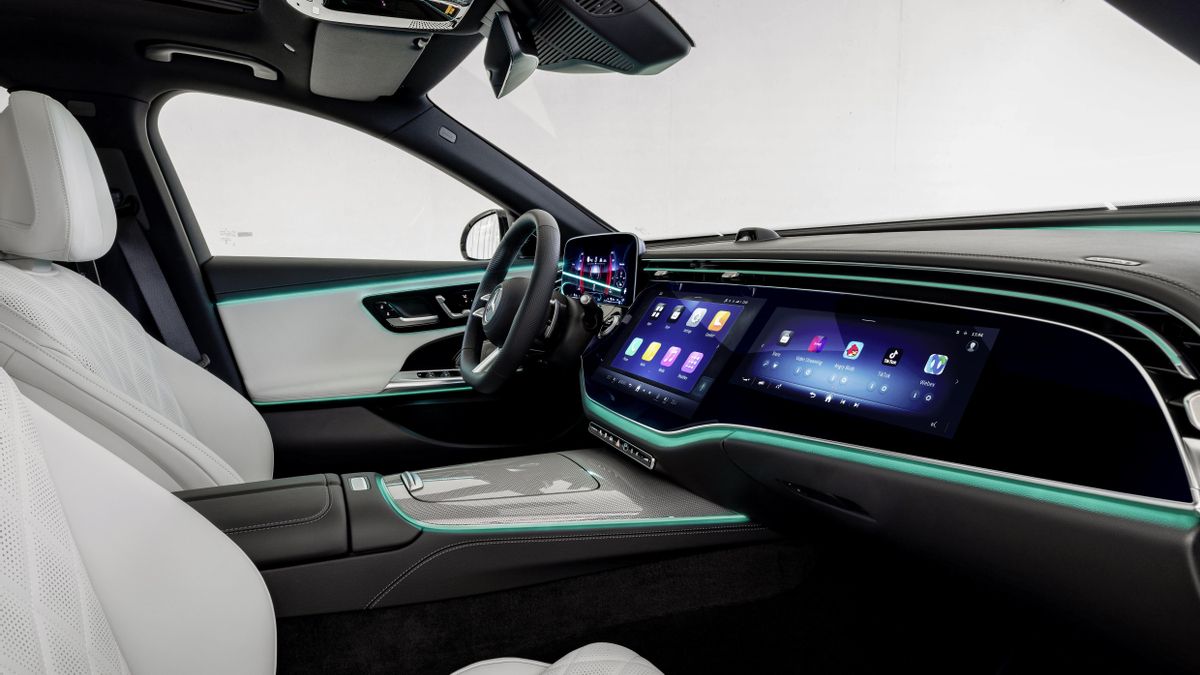 El MBUX Superscreen cuenta con una tercera pantalla colocada frente al acompañante.