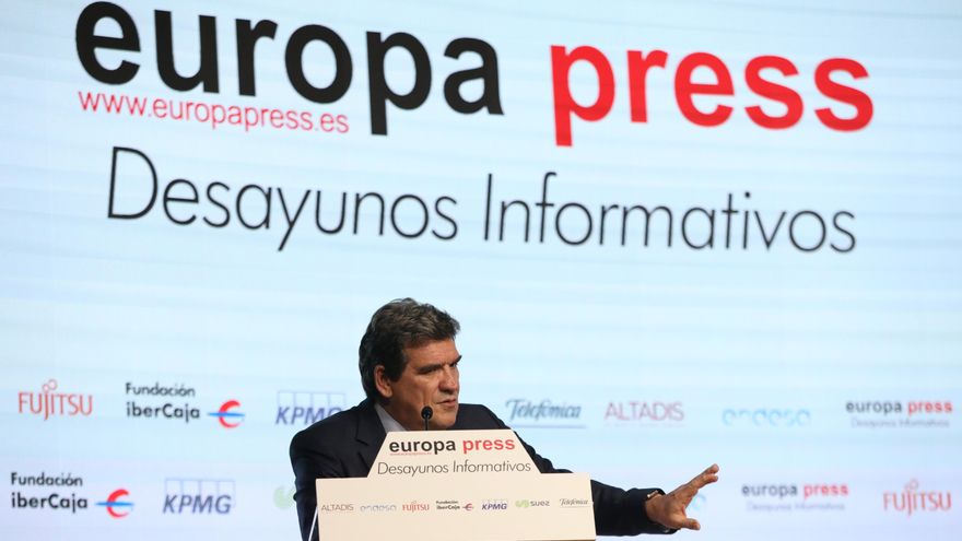 El Gobierno responde al Banco de España: "El problema de déficit público no está en el sueldo de los funcionarios"