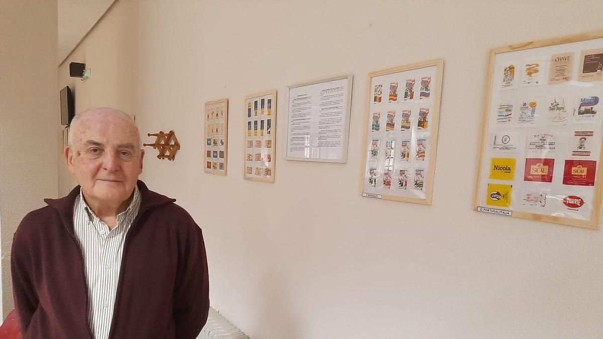 Quintana del Marco acoge hasta el domingo la exposición de sobres de azucarillos de Daniel Pérez Rubio
