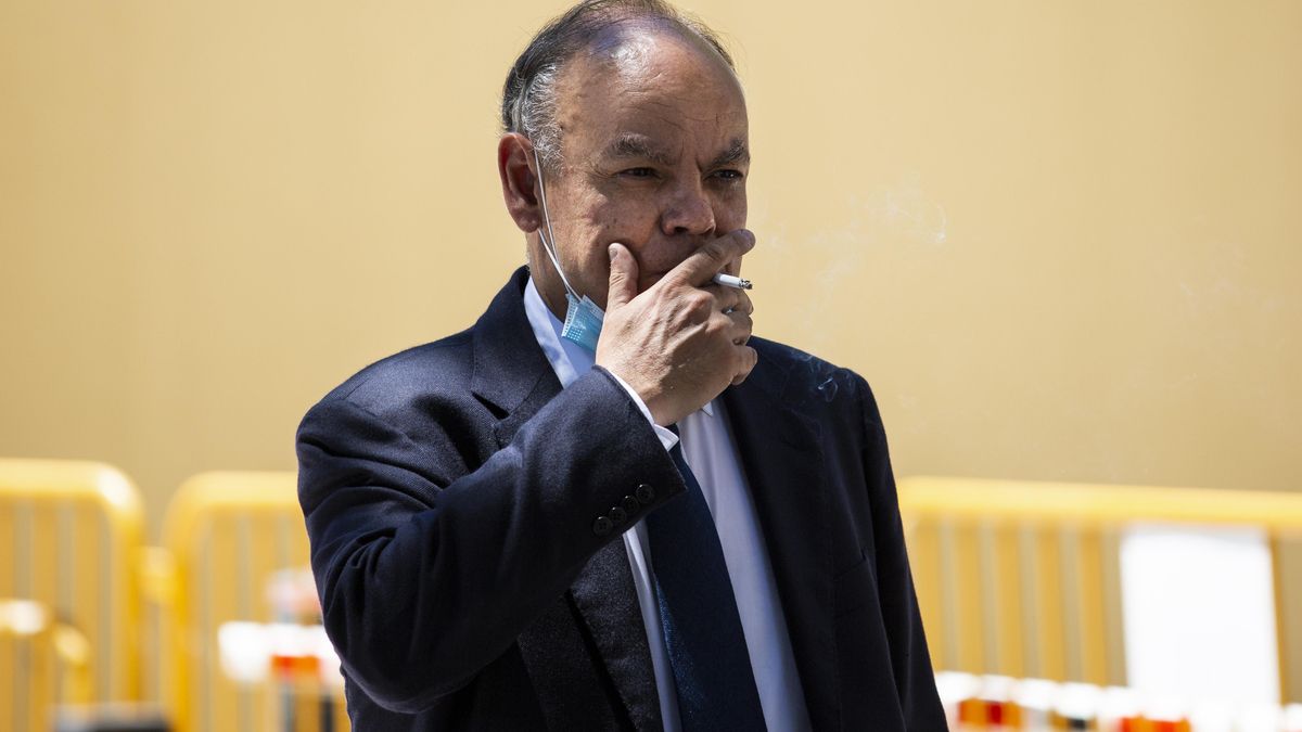 El jefe de auditoría interna de BBVA, Joaquín Gortari, después de comparecer en la Audiencia Nacional,  por los contratos del banco con el comisario José Manuel Villarejo.