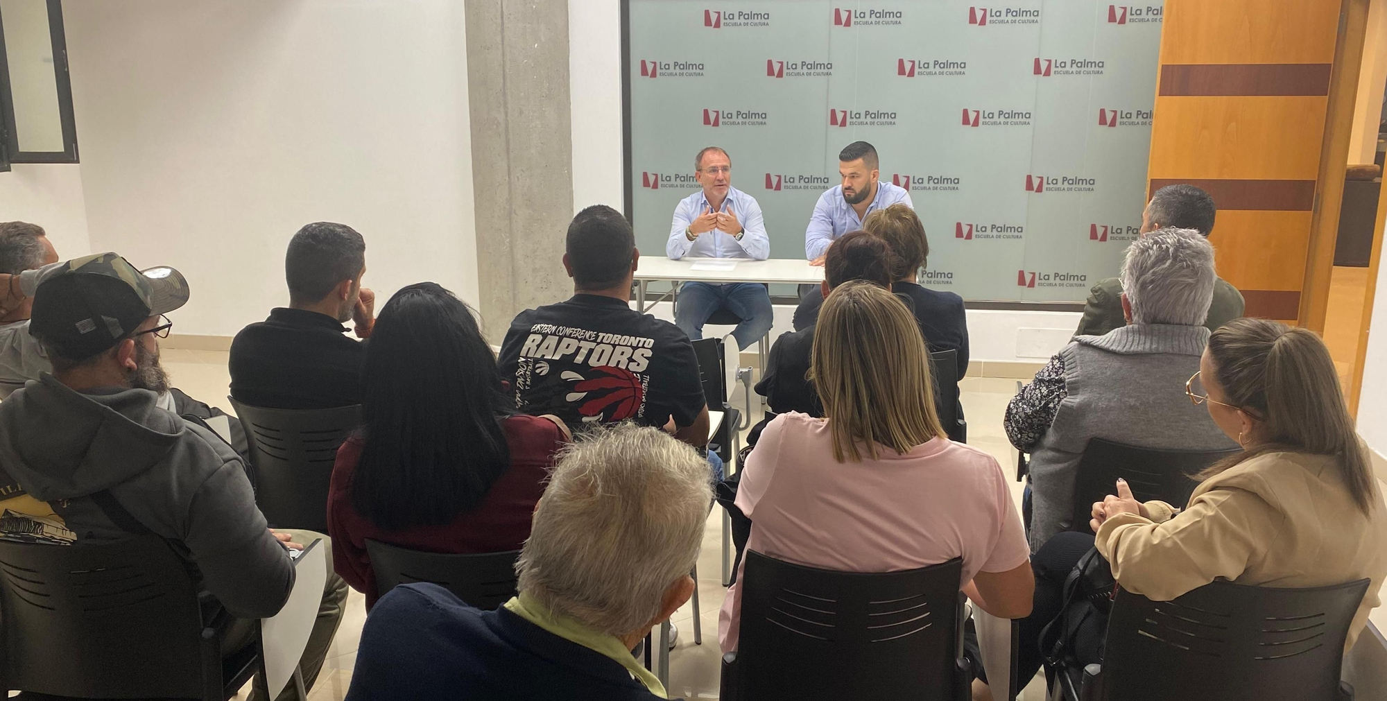 Sergio Rodríguez mantuvo una reunión con los transportistas.