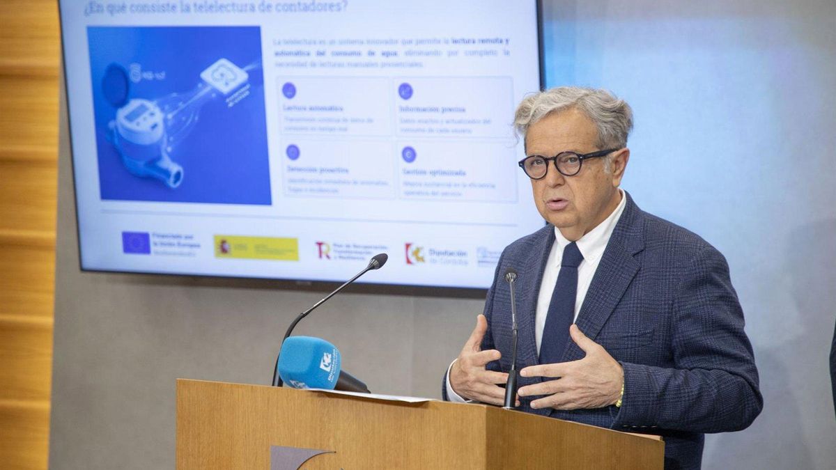 El presidente de la Diputación de Córdoba, Salvador Fuentes, informa sobre inversiones en infraestructuras hidraúlicas.