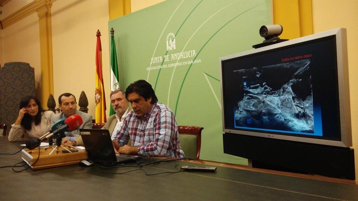 Los trabajos en la fosa común de Cañete la Real determinan la existencia de 11 cadáveres de represaliados