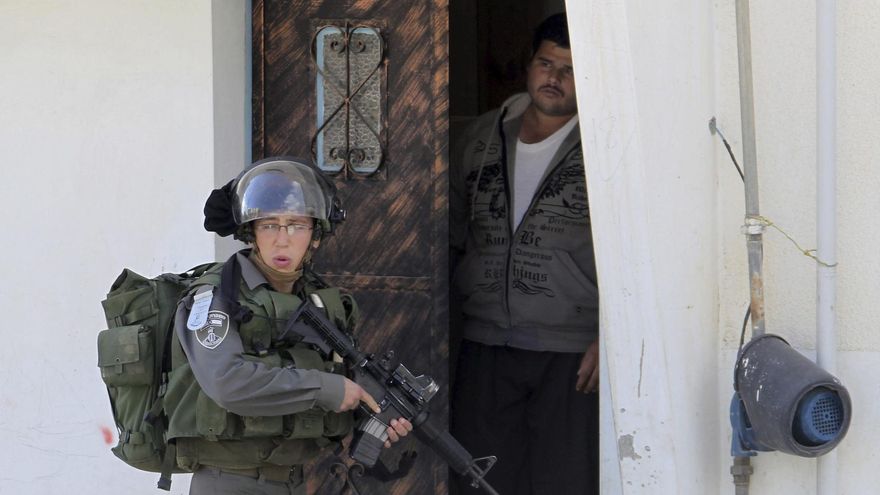 Unos cien palestinos arrestados en Cisjordania en otra noche de intensas redadas israelíes