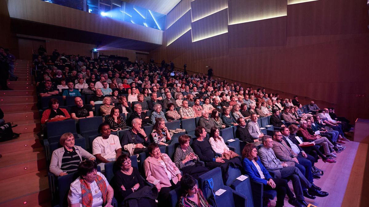 Navarra homenajea a 81 víctimas de la violencia policial y de grupos de extrema derecha