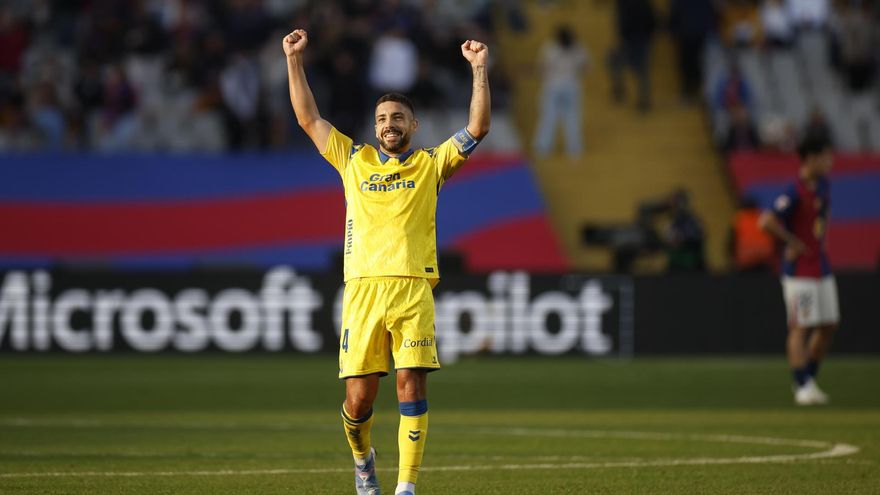 La UD Las Palmas amarga al Barcelona la celebración de su 125 aniversario