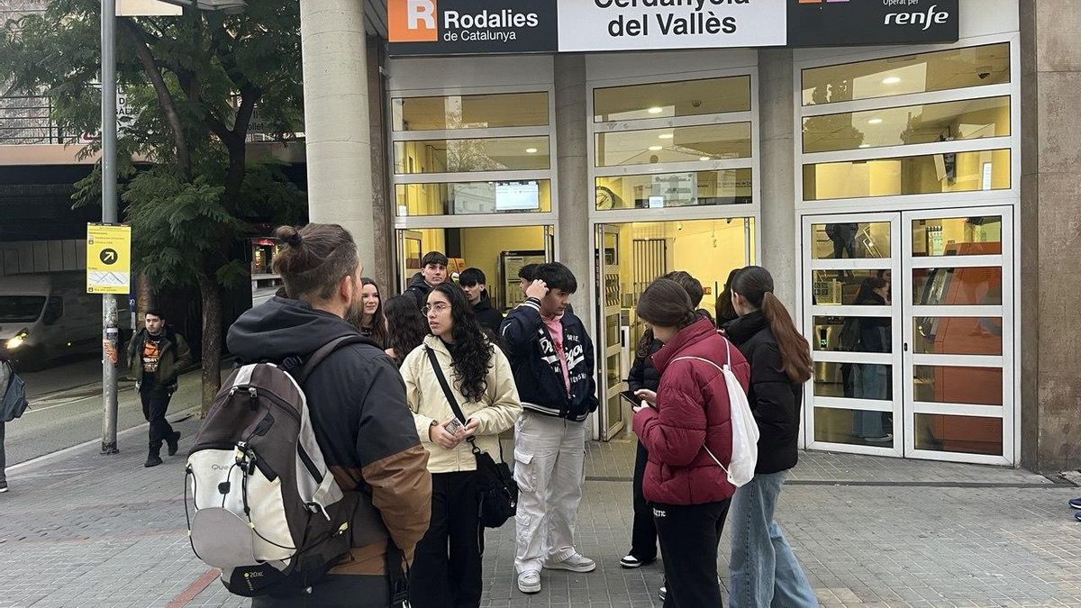 Los usuarios de Rodalies no encontraron trenes este lunes en la estación de Cerdanyola del Vallès