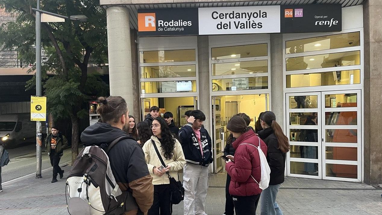 Los usuarios de Rodalies no encontraron trenes este lunes en la estación de Cerdanyola del Vallès