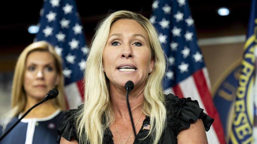 La congresista ultra Marjorie Taylor Greene anuncia que deja el escaño tras ser acusada de "traidora" por Trump