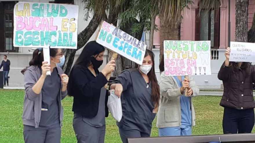 Estudiantes de Medicina reclaman prácticas en los hospitales para recibirse y ejercer